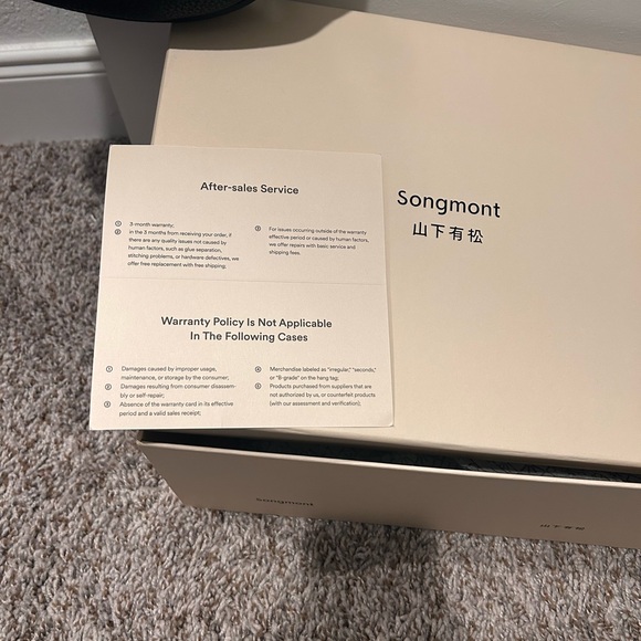 Songmont Black Leather Shoulder Bag with Gold Accents - Picture 4 of 4